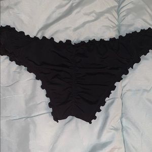 Ruffly cheeky bikini bottoms